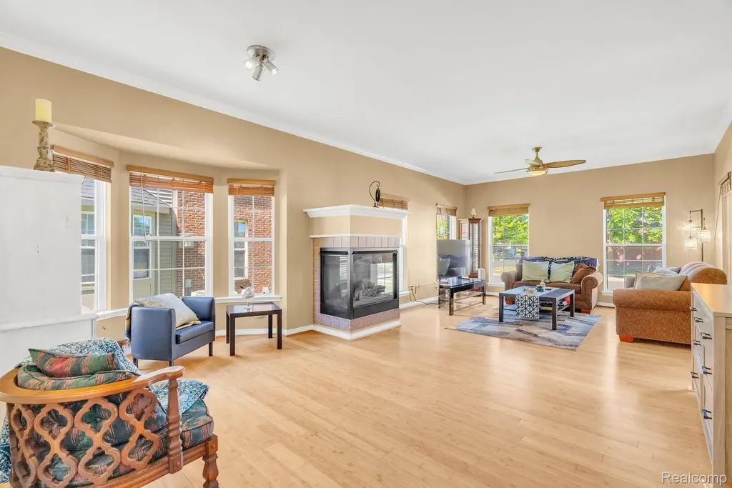 42682 Park Cresent Drive Sterling Heights City MI 48313
