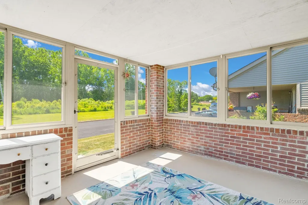 42682 Park Cresent Drive Sterling Heights City MI 48313