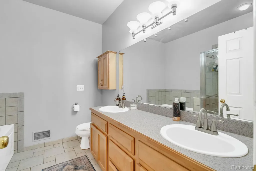 42682 Park Cresent Drive Sterling Heights City MI 48313