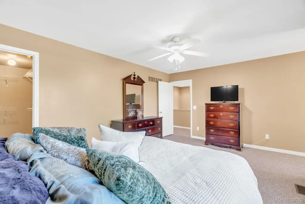 42682 Park Cresent Drive Sterling Heights City MI 48313