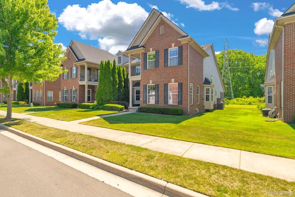 42682 Park Cresent Drive Sterling Heights City MI 48313