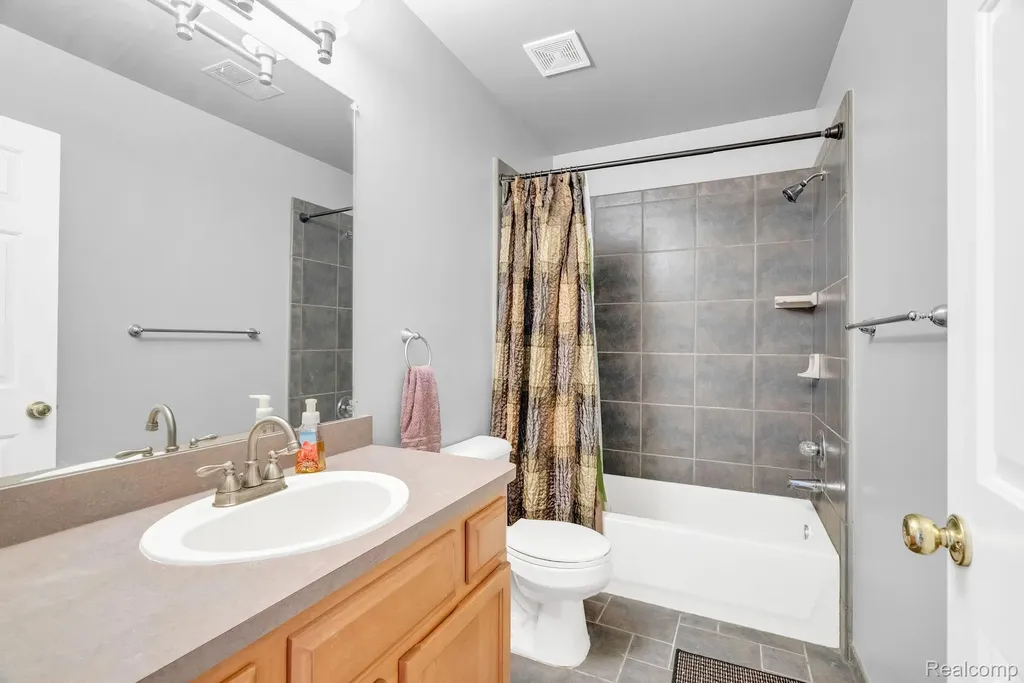 42682 Park Cresent Drive Sterling Heights City MI 48313