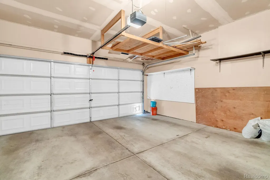 42682 Park Cresent Drive Sterling Heights City MI 48313