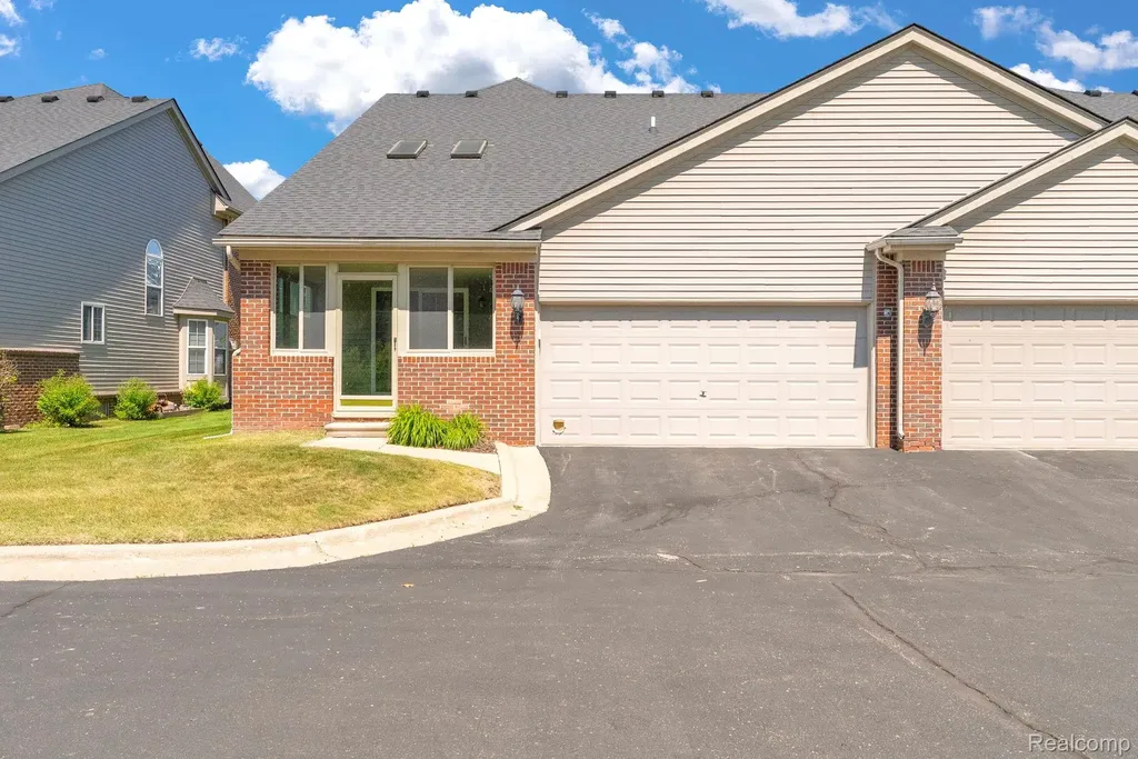 42682 Park Cresent Drive Sterling Heights City MI 48313