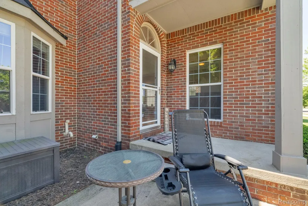 42682 Park Cresent Drive Sterling Heights City MI 48313