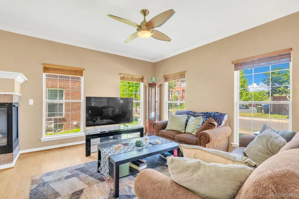 42682 Park Cresent Drive Sterling Heights City MI 48313