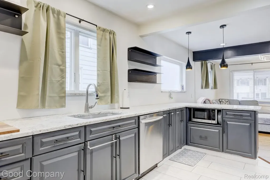 564 E Lewiston Avenue Ferndale City MI 48220