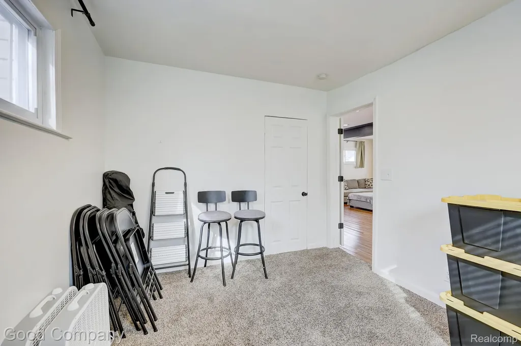 564 E Lewiston Avenue Ferndale City MI 48220