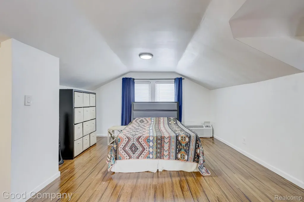 564 E Lewiston Avenue Ferndale City MI 48220