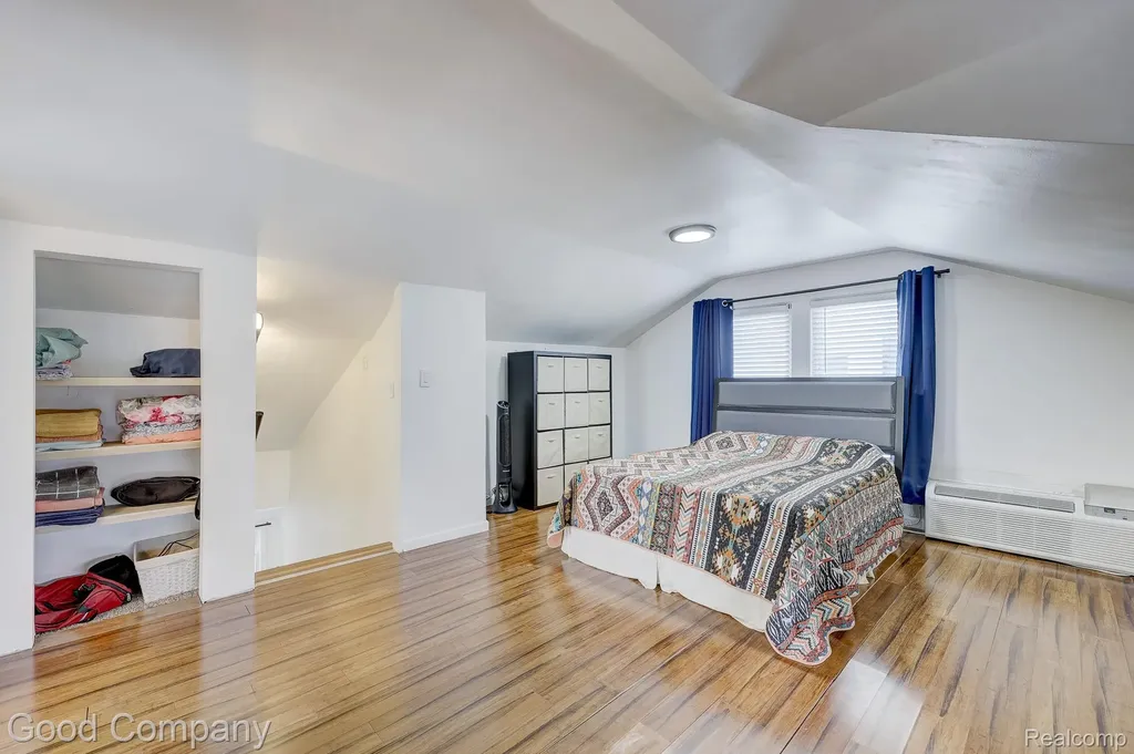 564 E Lewiston Avenue Ferndale City MI 48220