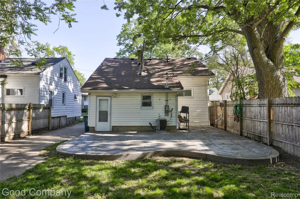 564 E Lewiston Avenue Ferndale City MI 48220