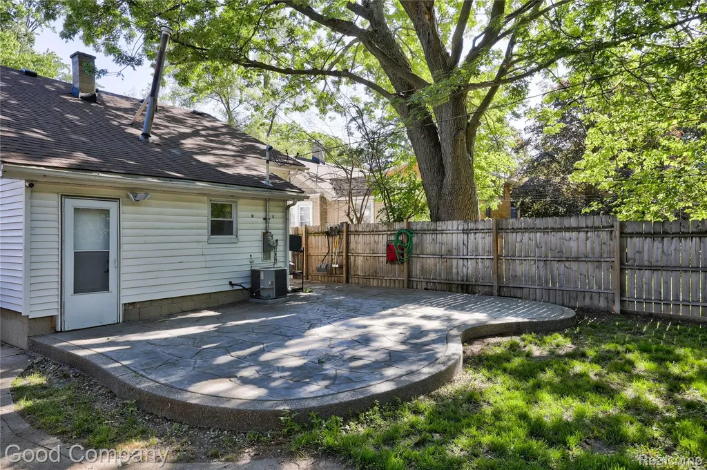 564 E Lewiston Avenue Ferndale City MI 48220
