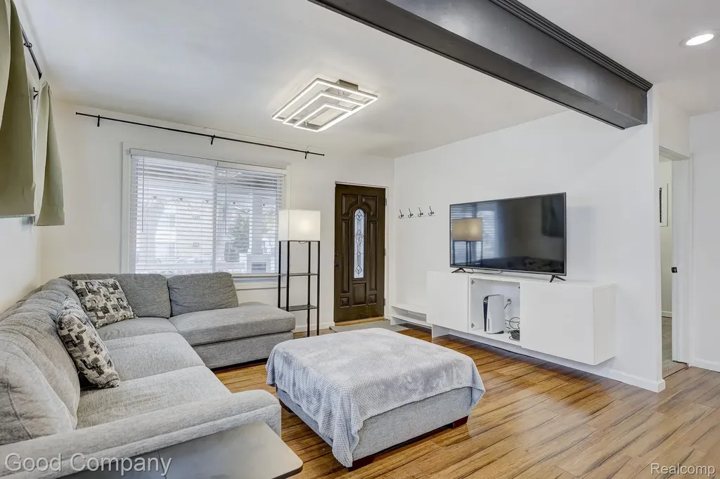 564 E Lewiston Avenue Ferndale City MI 48220