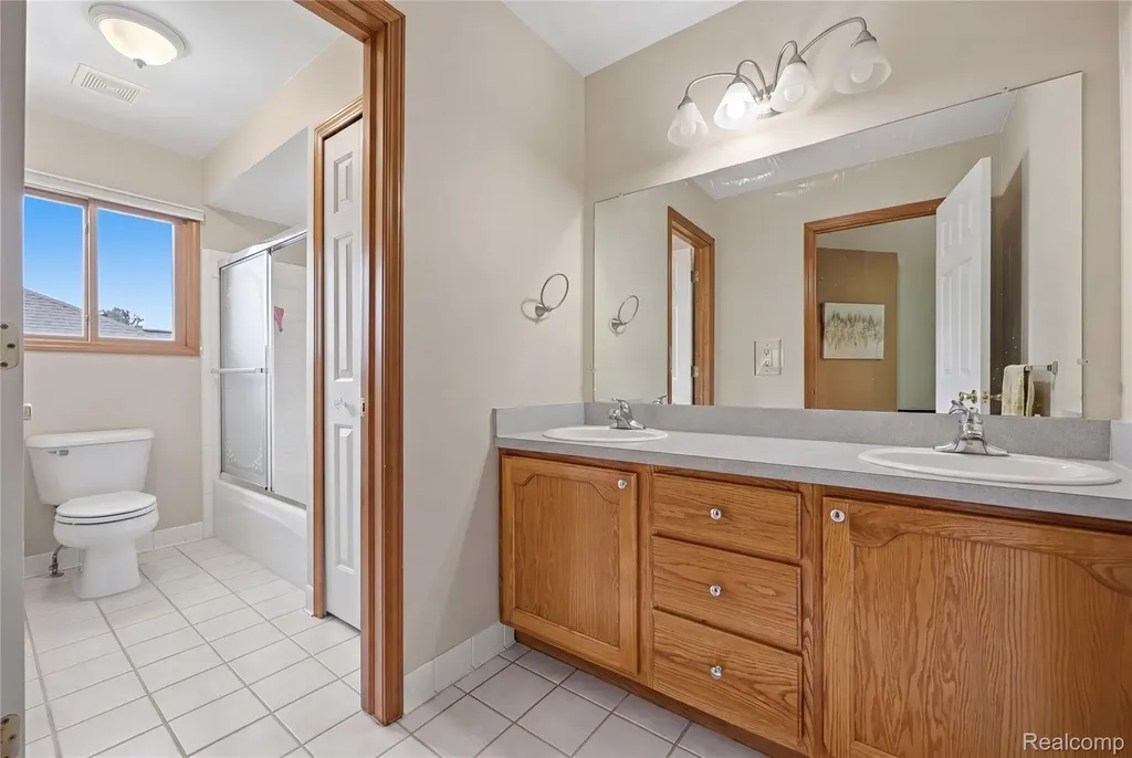 35724 Saint Clair Drive New Baltimore City MI 48047