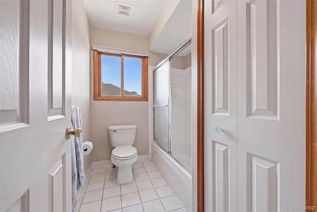 35724 Saint Clair Drive New Baltimore City MI 48047