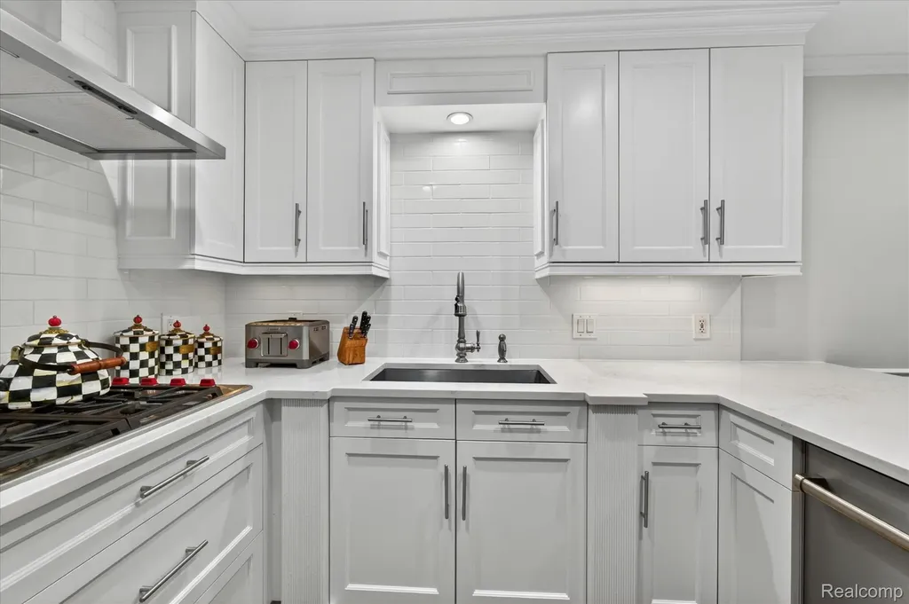 1262 Woodcrest Circle Bloomfield Hills City MI 48304