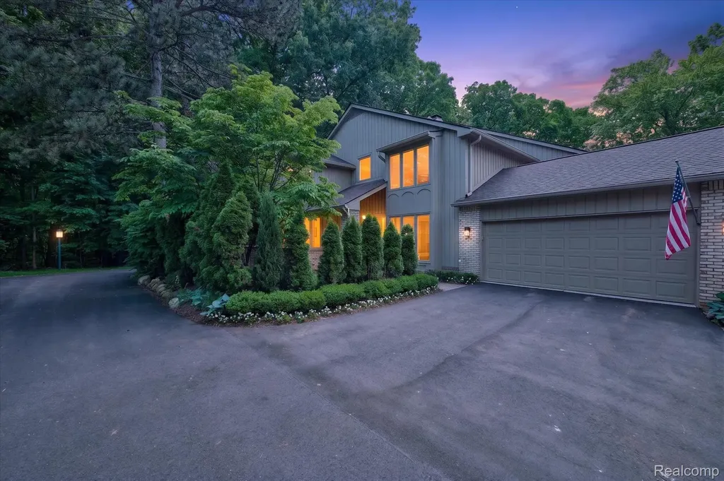 1262 Woodcrest Circle Bloomfield Hills City MI 48304