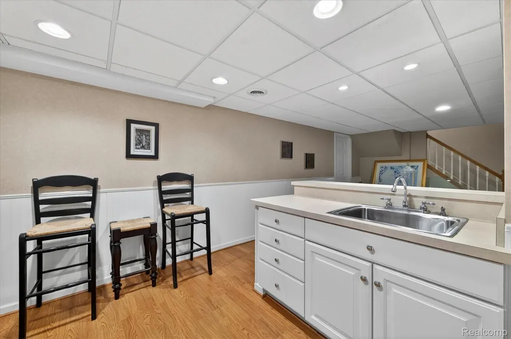 1262 Woodcrest Circle Bloomfield Hills City MI 48304
