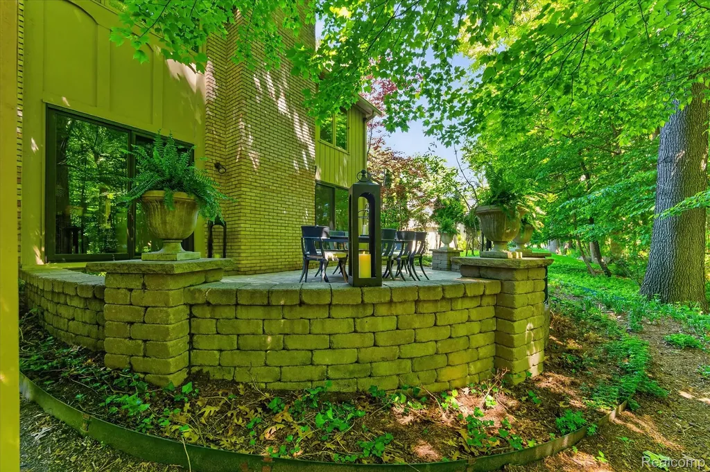 1262 Woodcrest Circle Bloomfield Hills City MI 48304