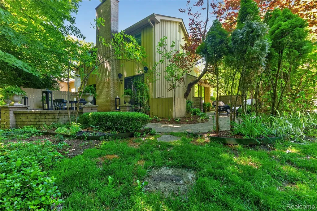 1262 Woodcrest Circle Bloomfield Hills City MI 48304
