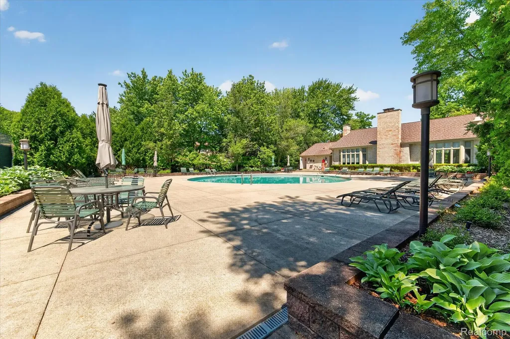 1262 Woodcrest Circle Bloomfield Hills City MI 48304