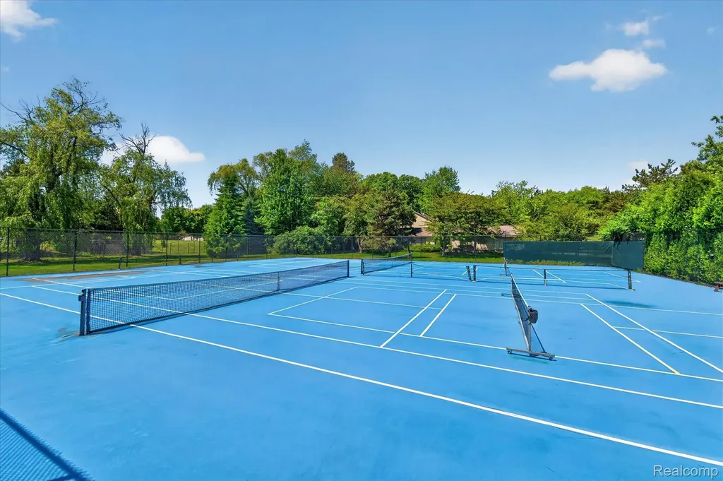 1262 Woodcrest Circle Bloomfield Hills City MI 48304