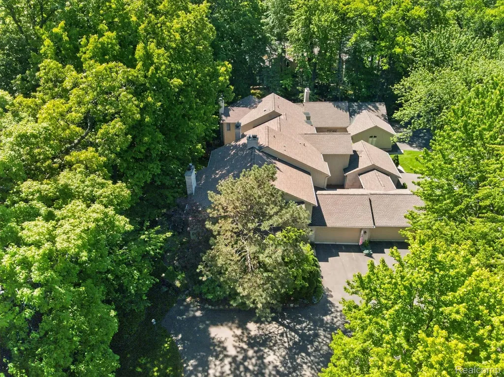 1262 Woodcrest Circle Bloomfield Hills City MI 48304