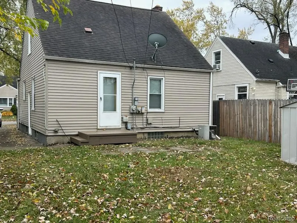 2438 Columbia Road Berkley City MI 48072
