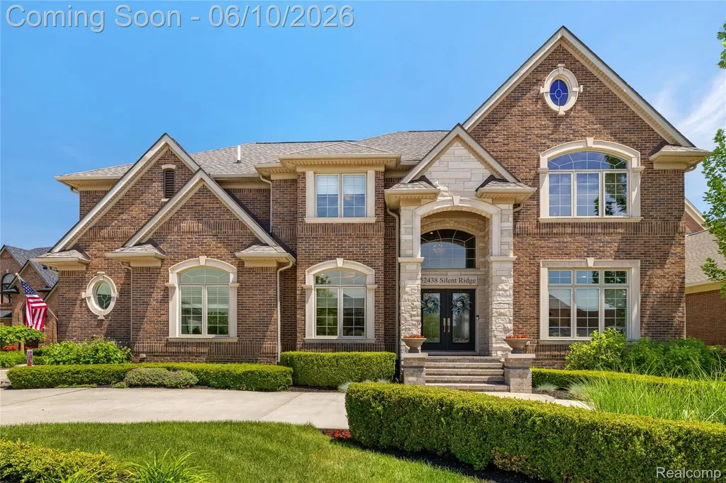 52438 Silent Ridge Drive Chesterfield Township MI 48051
