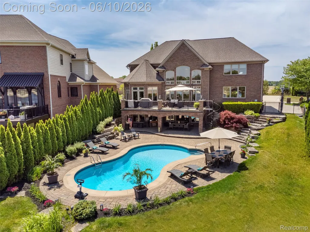 52438 Silent Ridge Drive Chesterfield Township MI 48051
