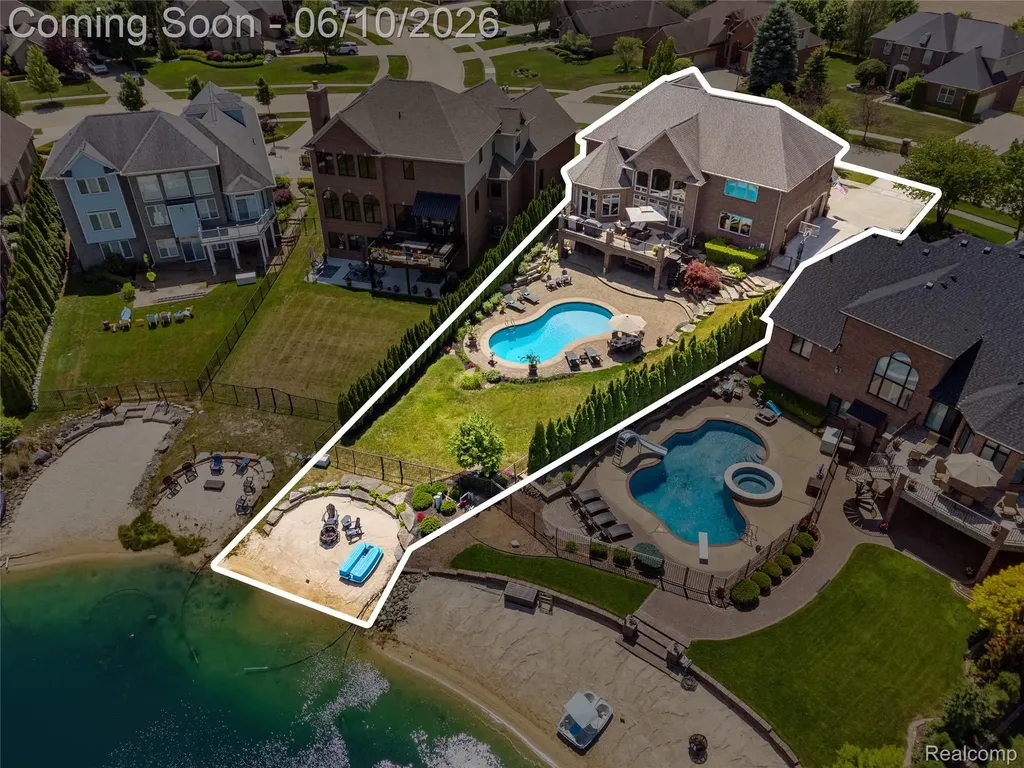 52438 Silent Ridge Drive Chesterfield Township MI 48051