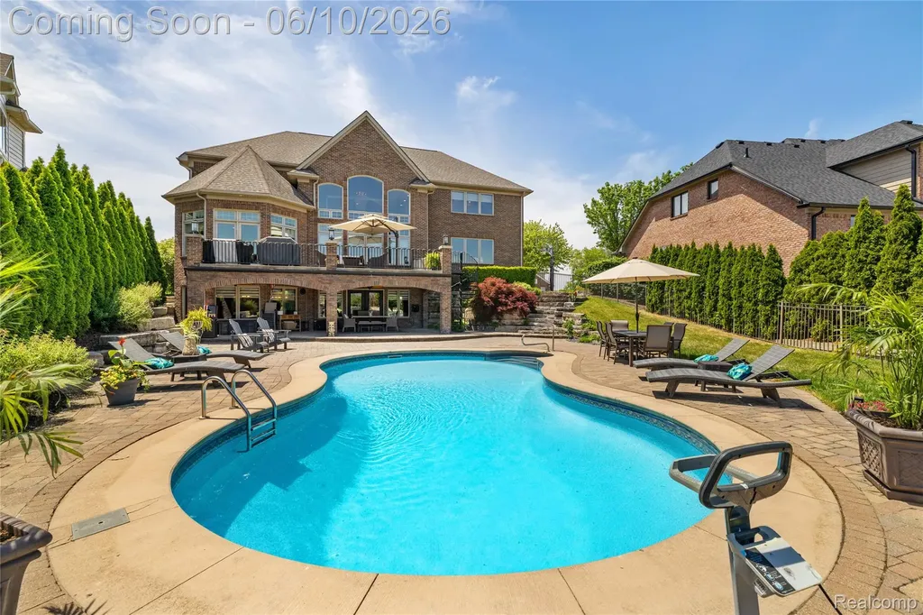 52438 Silent Ridge Drive Chesterfield Township MI 48051