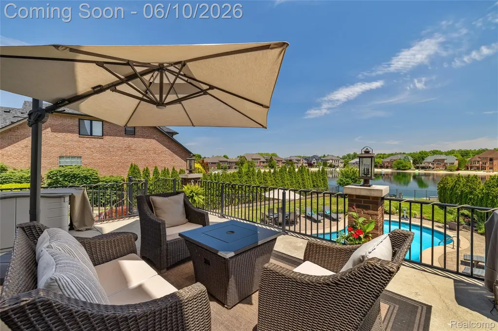 52438 Silent Ridge Drive Chesterfield Township MI 48051