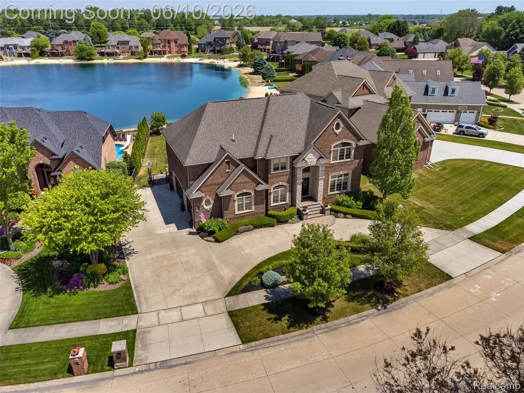 52438 Silent Ridge Drive Chesterfield Township MI 48051