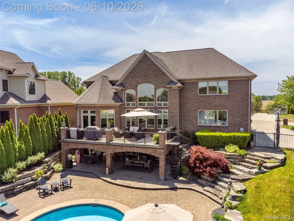 52438 Silent Ridge Drive Chesterfield Township MI 48051
