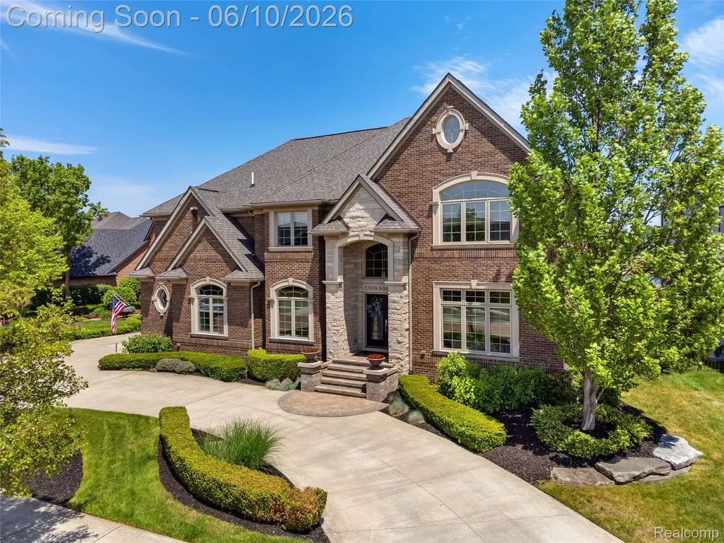 52438 Silent Ridge Drive Chesterfield Township MI 48051