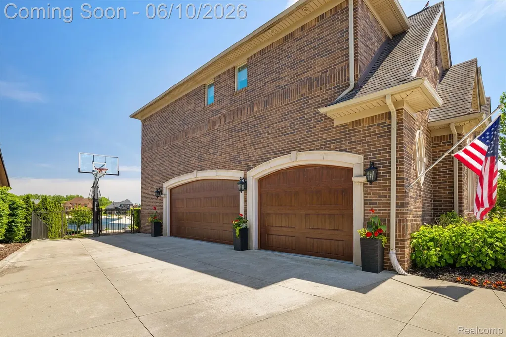 52438 Silent Ridge Drive Chesterfield Township MI 48051
