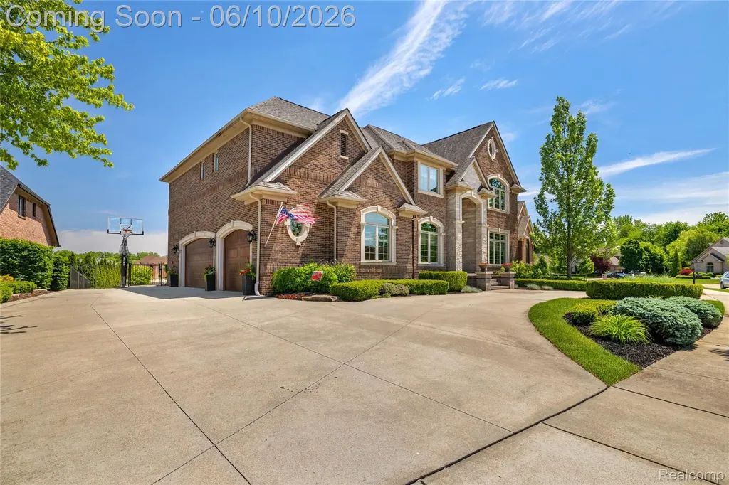 52438 Silent Ridge Drive Chesterfield Township MI 48051