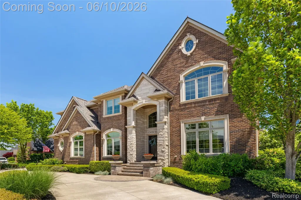 52438 Silent Ridge Drive Chesterfield Township MI 48051