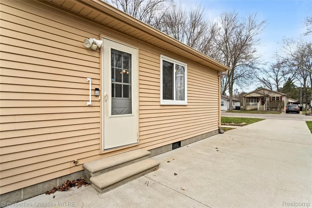 8834 Janis Street Shelby Charter Township MI 48317