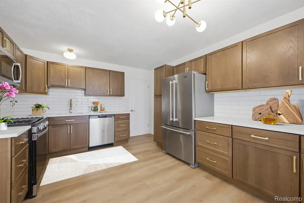 1260 S John Hix Street Westland City MI 48186
