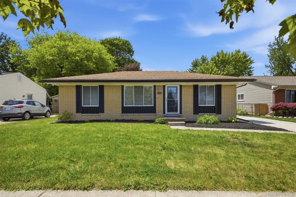 1260 S John Hix Street Westland City MI 48186