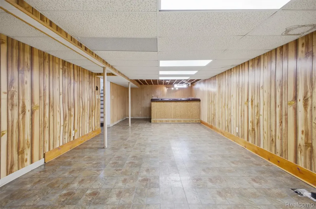 1260 S John Hix Street Westland City MI 48186