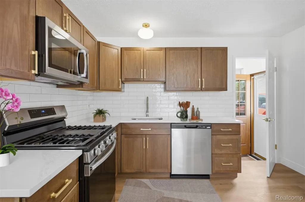 1260 S John Hix Street Westland City MI 48186
