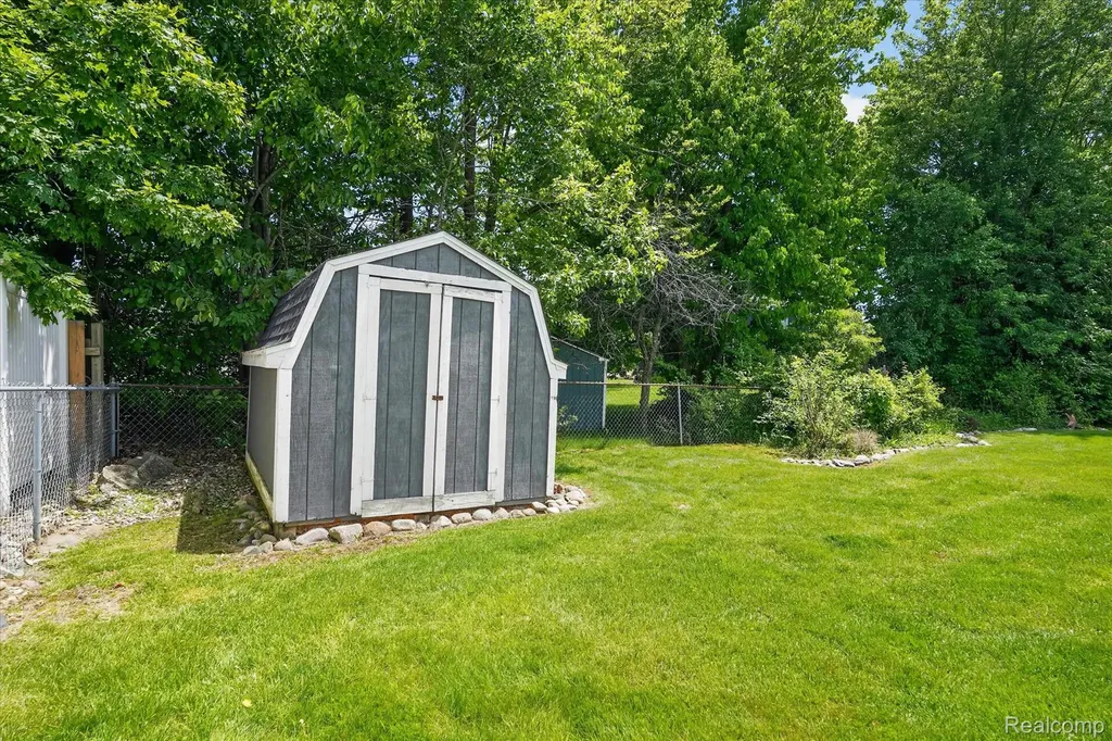 2236 Oak Shade Drive Davison Township MI 48423