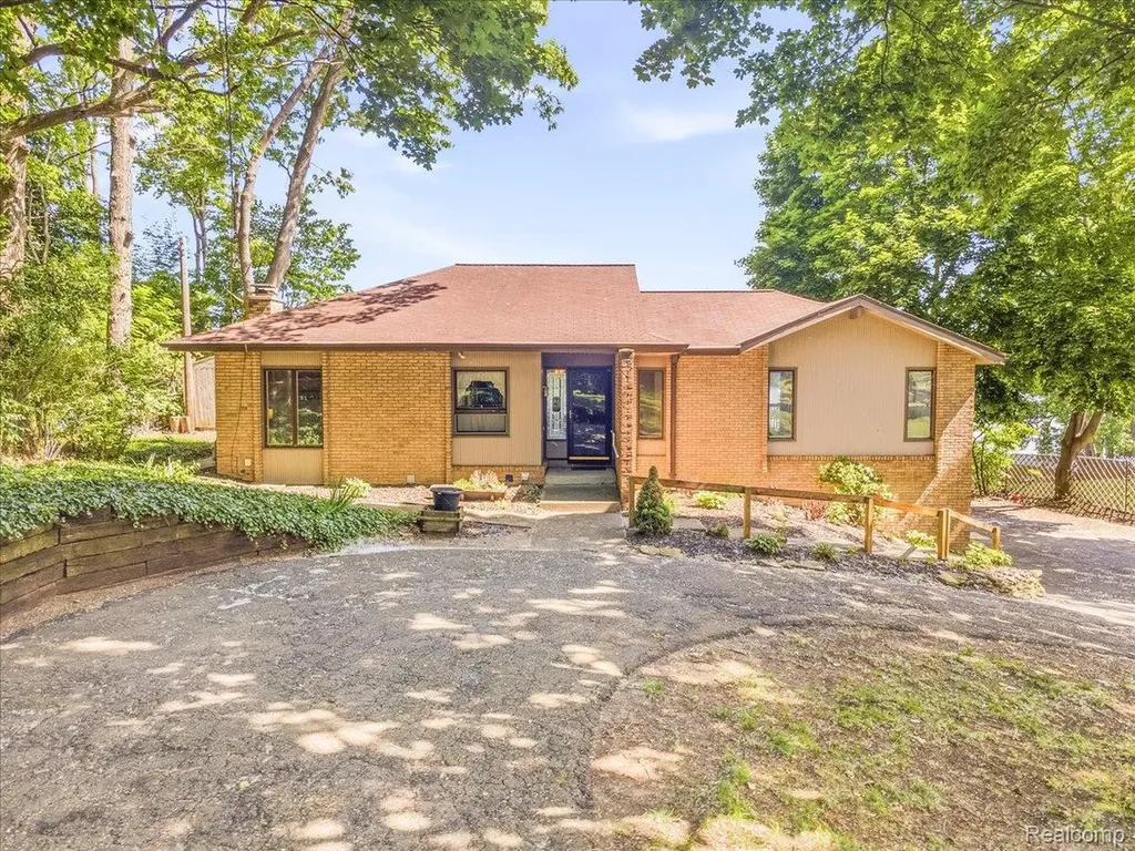 13020 Edgedale Street Van Buren Charter Township MI 48111