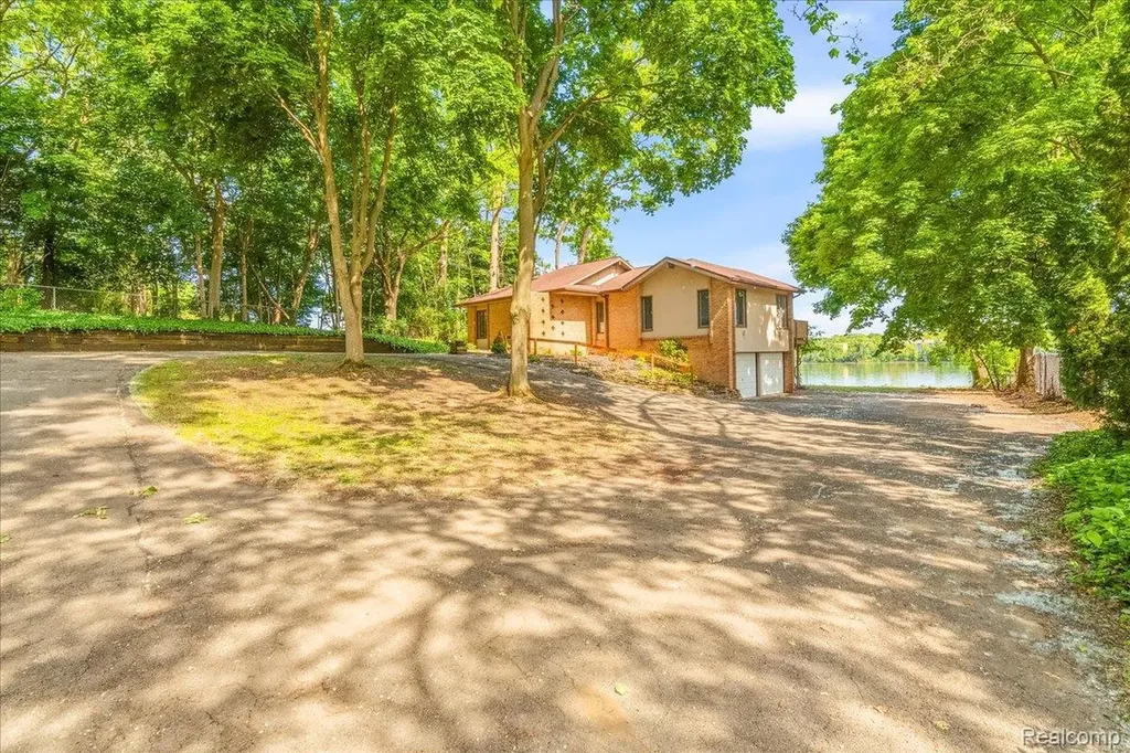 13020 Edgedale Street Van Buren Charter Township MI 48111