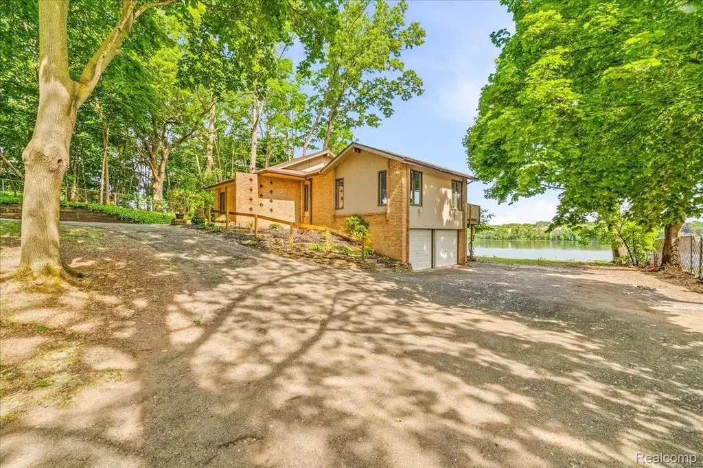 13020 Edgedale Street Van Buren Charter Township MI 48111