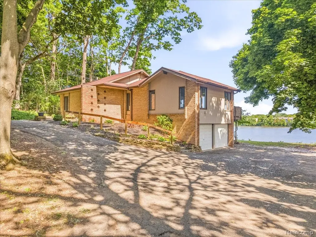 13020 Edgedale Street Van Buren Charter Township MI 48111