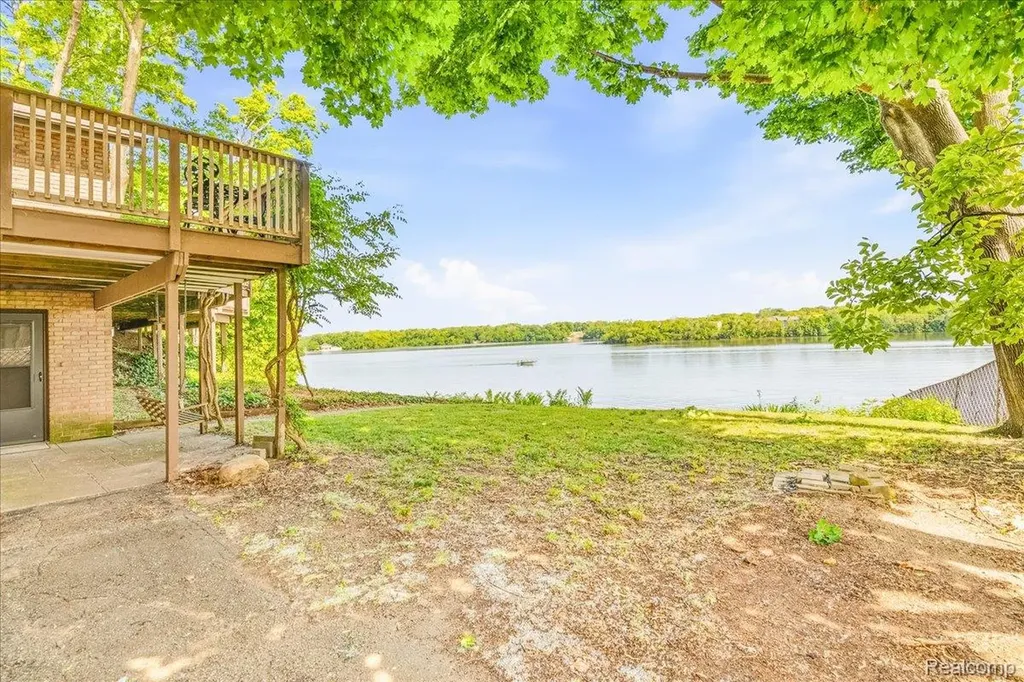 13020 Edgedale Street Van Buren Charter Township MI 48111